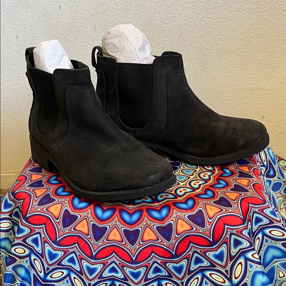 UGG Chelsea boots. Women’s size 8
